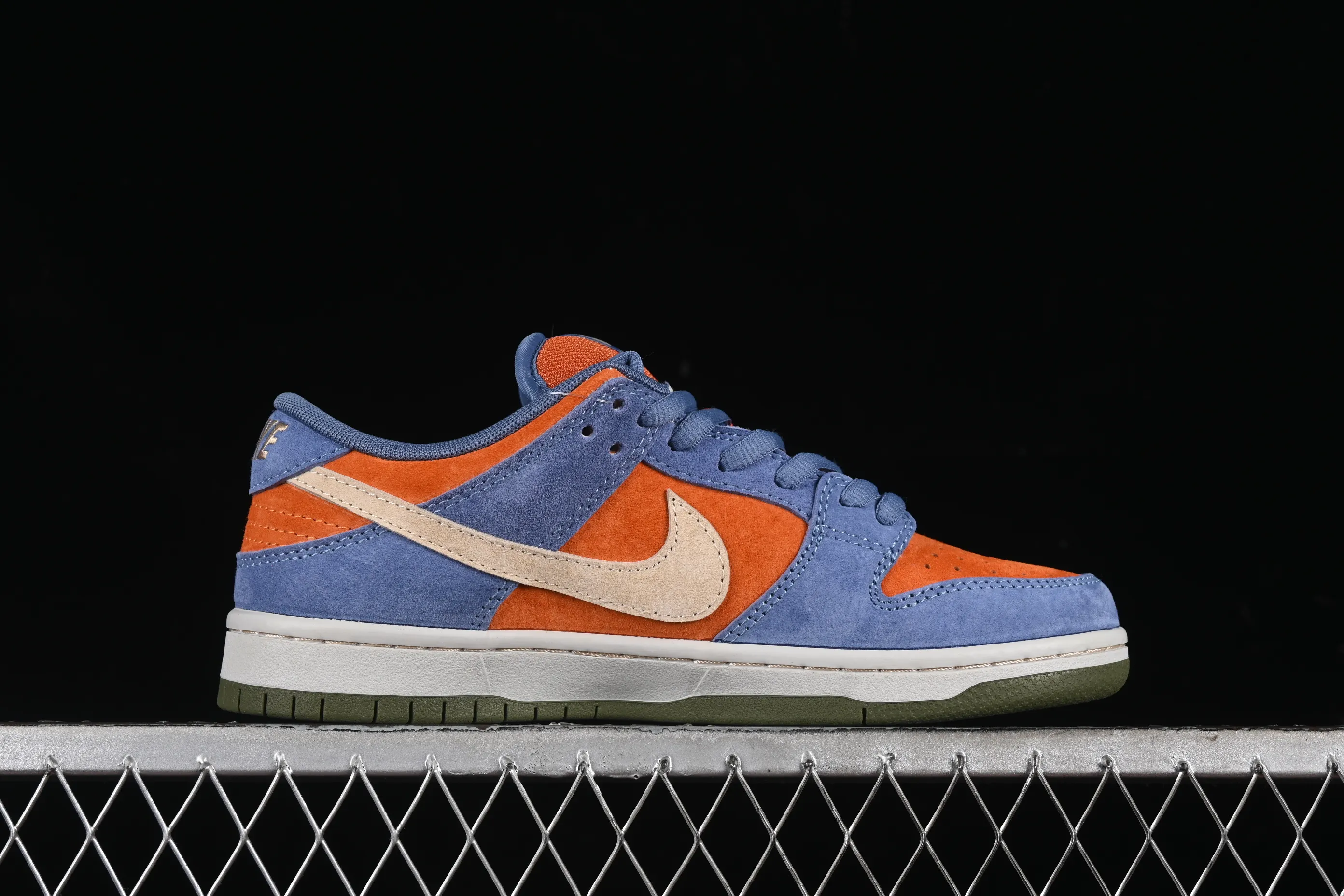 All Categories Nk SB Dunk Series Nk SB Dunk Low Low-top sneakers Nk SB Dunk Low "Light Carbon/Monarch" Maillard style low-top casual sneakers HF3063-002